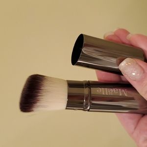 Maelle Retractable Contouring Brush
